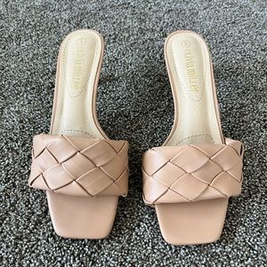 Women’s heels size 6